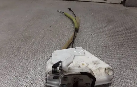 Mazda 6 Front door lock 