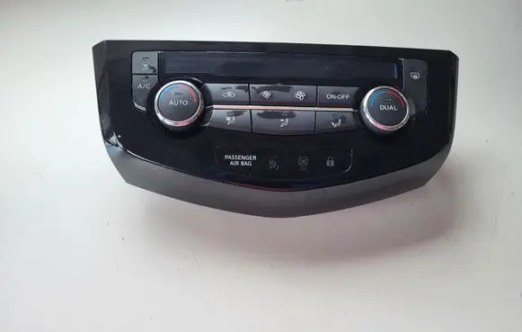 Nissan Qashqai Climate control unit