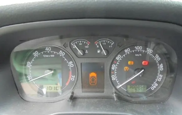 Speedometer (instrument cluster)