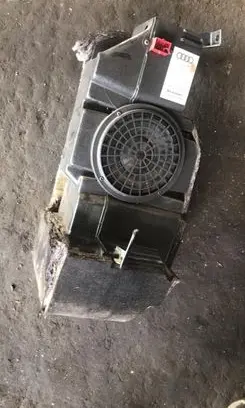 Audi A6 S6 C5 4B Subwoofer speaker 4B9035382