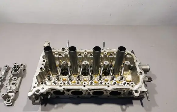 Toyota Yaris Engine head 