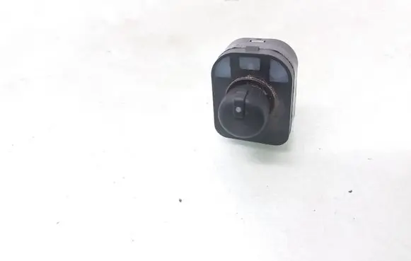 Audi A1 Wing mirror switch 8E0959565