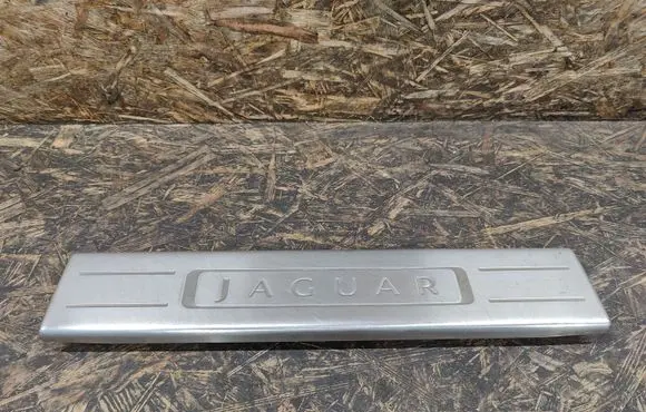 Jaguar XJ X351 Front sill trim cover AW9313201AE