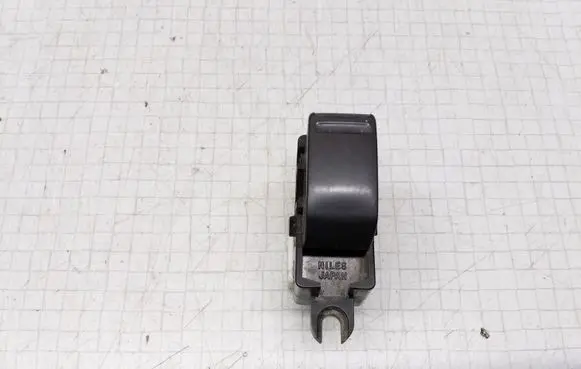 Nissan Almera N16 Electric window control switch