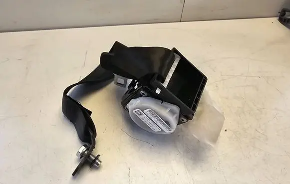Rear seatbelt
