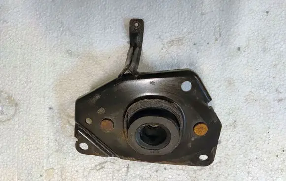 Citroen DS4 Gearbox mounting bracket