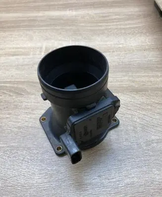 Volkswagen Golf IV Mass air flow meter 06A906461B