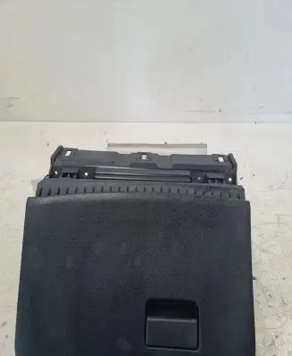 Nissan Juke I F15 Glove box