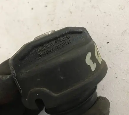 Volkswagen Golf III Fuel tank filler cap 191201553