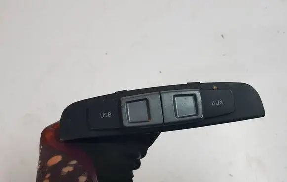 Seat Leon (1P) USB socket connector 1P0035726AIAUTOPI 1P0035726A