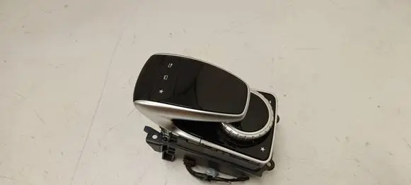 Head unit multimedia control