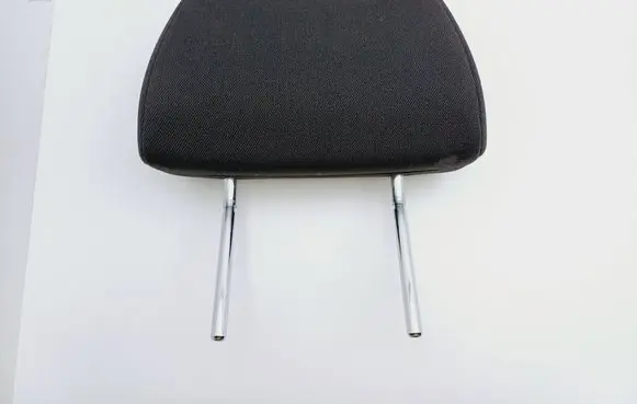 Opel Astra H Front seat headrest 
