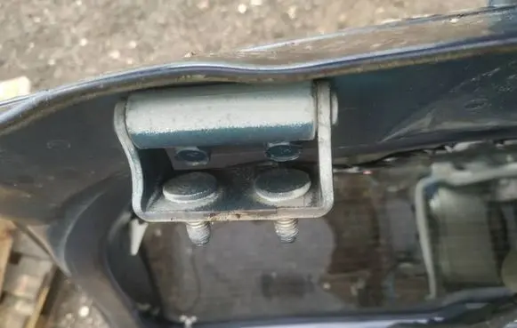 Mitsubishi Grandis Tailgate/trunk/boot hinge
