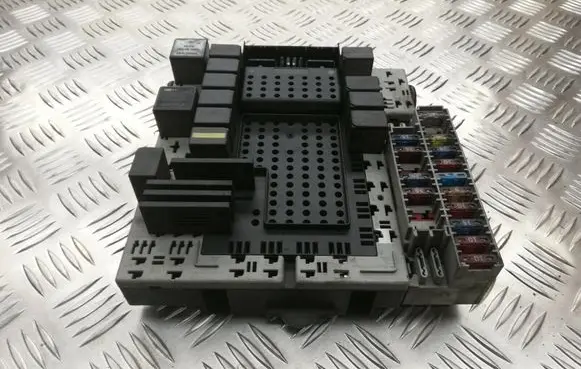 Volvo XC90 Fuse module 08696098 08696040