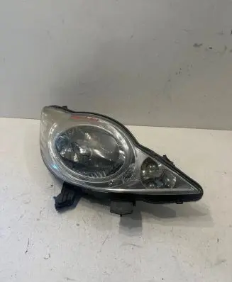Peugeot 107 Headlight/headlamp 811100H030 89033104