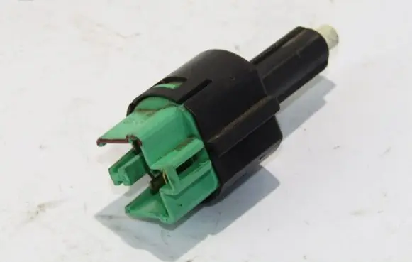 Peugeot 4007 Brake pedal sensor switch
