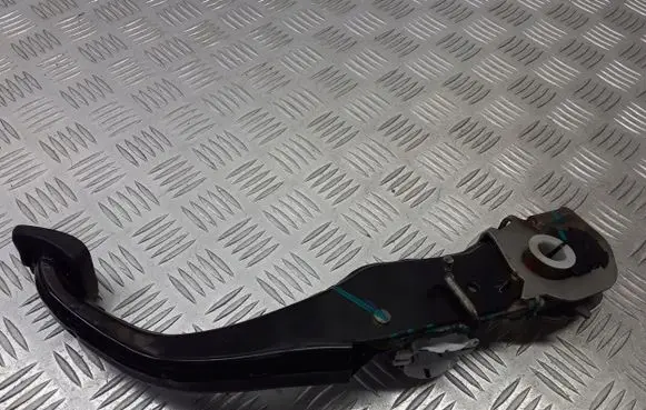 Opel Mokka X Clutch pedal 