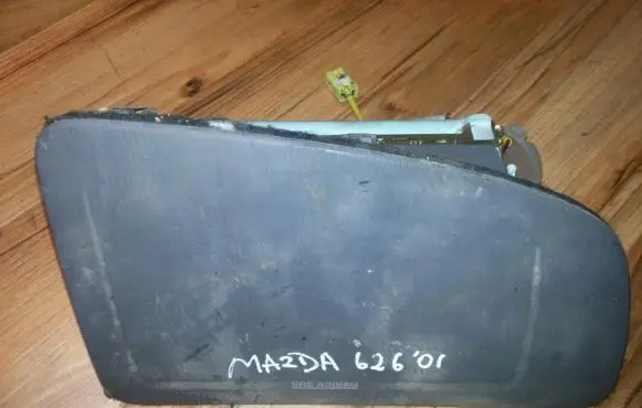 Mazda 626 Passenger airbag