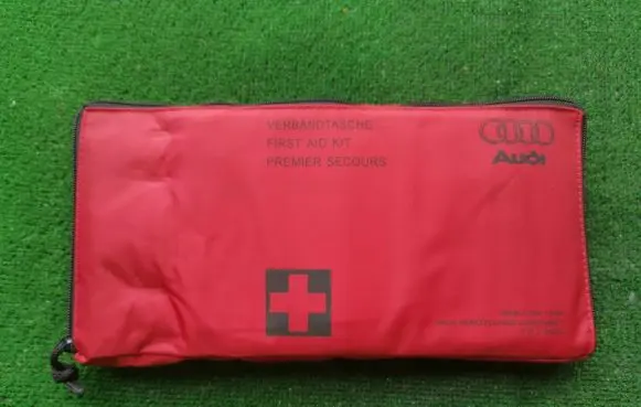 Audi A4 S4 B8 8K First aid kit 8K0860282C