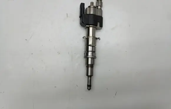BMW 7 F01 F02 F03 F04 Fuel injector 10181010