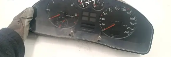 Audi A4 S4 B5 8D Speedometer (instrument cluster)