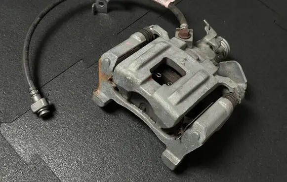 Ford Mustang V Rear brake caliper FR3C2K327AM