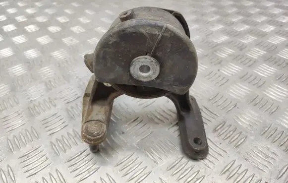 Chevrolet Captiva Engine mount bracket