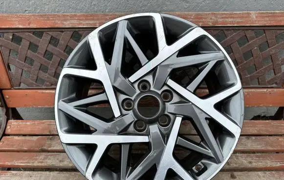 Hyundai Kona I R18 alloy rim 