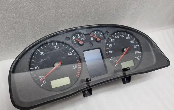 Volkswagen PASSAT B5 Speedometer (instrument cluster) 3B1919890A