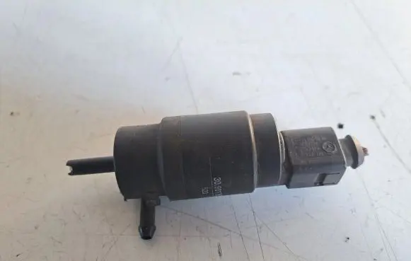 Mercedes-Benz E W211 Windscreen/windshield washer pump 3090179
