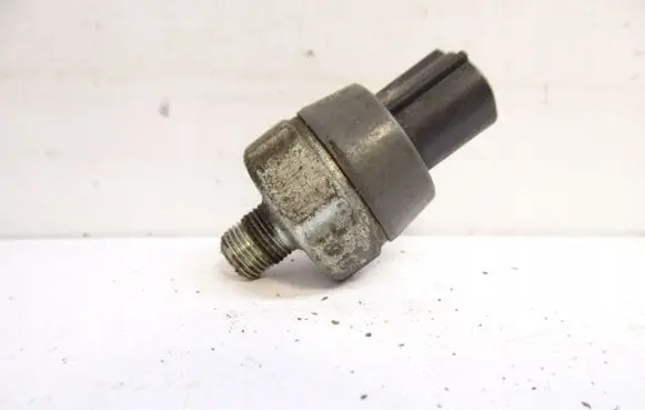 Nissan Qashqai+2 Oil pressure sensor 
