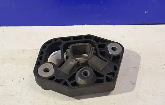Volvo S90, V90 Radiator support slam panel bracket 31439575