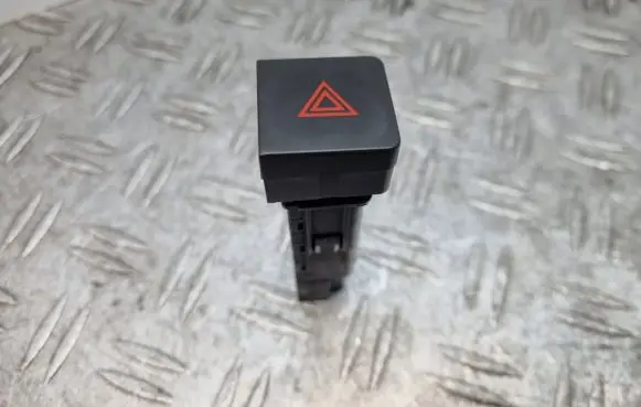 Chevrolet Captiva Hazard light switch 202005304