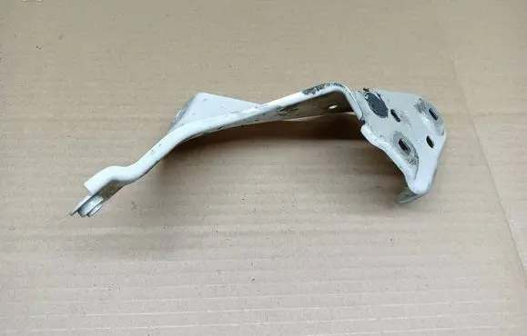 Skoda Octavia Mk4 Fender mounting bracket 5E3821227 052021