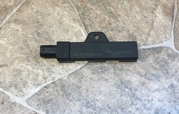 BMW 5 GT F07 Keyless system antenna 9220831