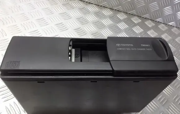 Toyota Corolla Verso E121 CD/DVD changer 08601-00911