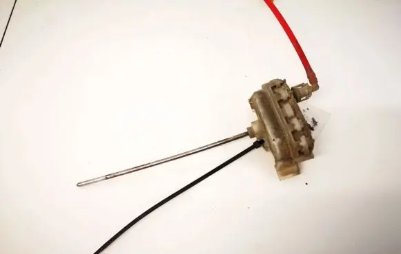 Audi A4 S4 B5 8D Central locking vacuum pump 8d0862153