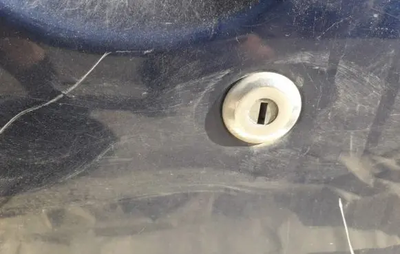 Peugeot 206 Front door lock (next to the handle) 