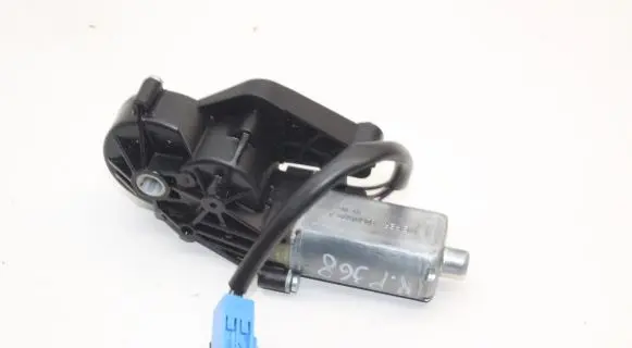 Mercedes-Benz E W212 Seat adjustment motor 0390203368
