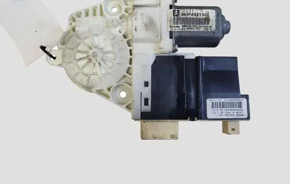 Peugeot 307 Front door window regulator motor 997831101 9647442180
