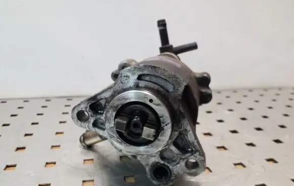 Toyota RAV 4 (XA20) Vacuum pump 0810002740 2930027020