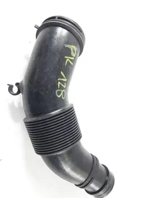 Volkswagen Touareg II Air intake hose/pipe 7P0129627B