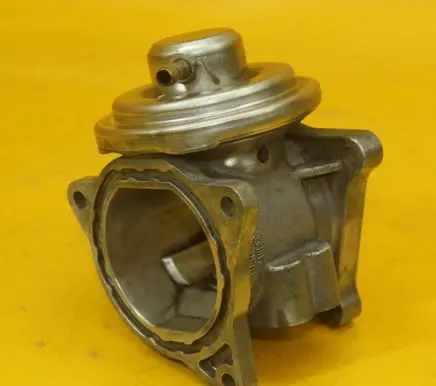 Volkswagen Golf V EGR valve 038129637D