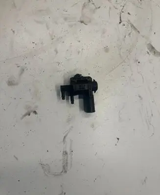 Volkswagen Phaeton Valve vacuum 1K0906283A