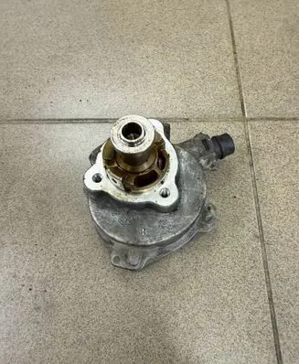 BMW 5 F10 F11 Vacuum pump 7791232 700437012