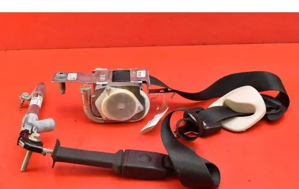 Tesla Model S Front seatbelt 101878700A