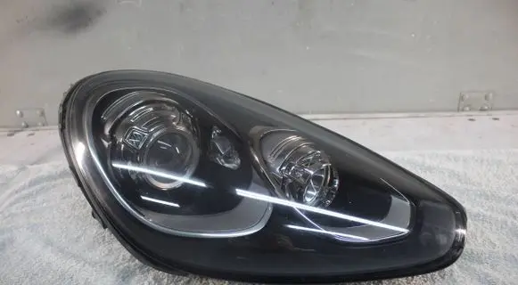 Porsche Cayenne (92A) Headlight/headlamp 7P5941752H 1ZT01174582