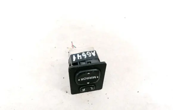 Toyota Avensis Verso Wing mirror switch 769746B