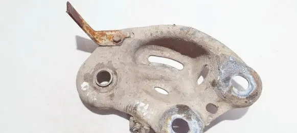 Volvo S80 Engine mounting bracket