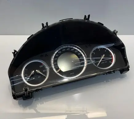 Speedometer (instrument cluster)